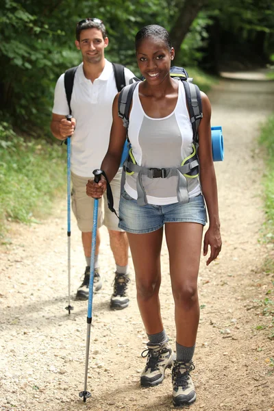 Couple hiking — Stock Photo, Image