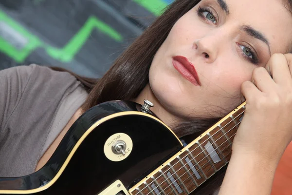 Brunette with electric guitar — Stock Photo, Image