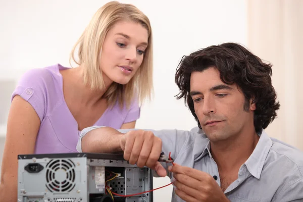 Man cutting a wire — Stock Photo, Image
