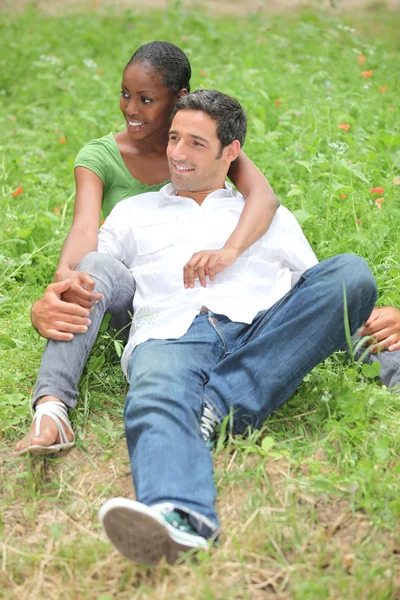 Mixed-race couple in park — Stock Photo, Image