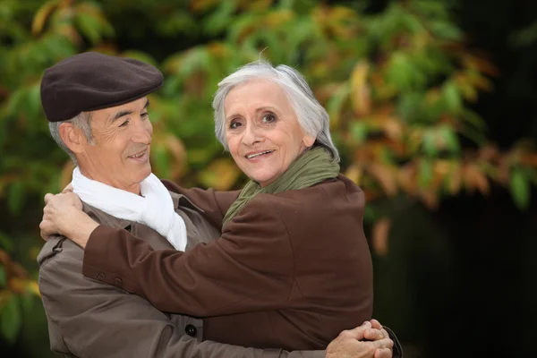 Middle-aged couple park — Stock Photo, Image