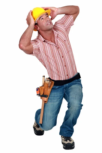A construction worker afraid of something falling. — Stock Photo, Image