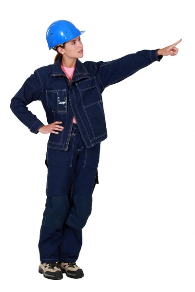 Woman construction worker showing something — Stock Photo, Image