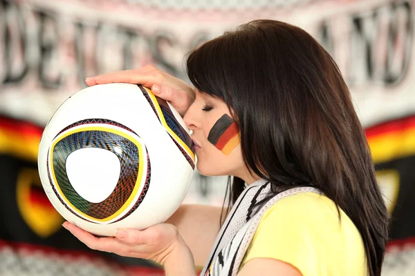 Kvinnlig Tysk fotboll supporter — Stockfoto