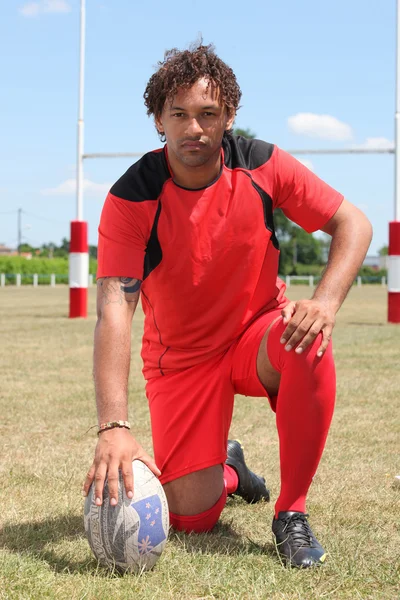 Jogador de rugby ajoelhado — Fotografia de Stock