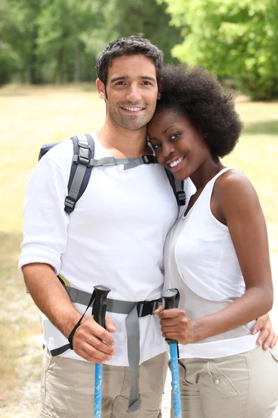 Mixed race couple hiking — Stock Photo, Image