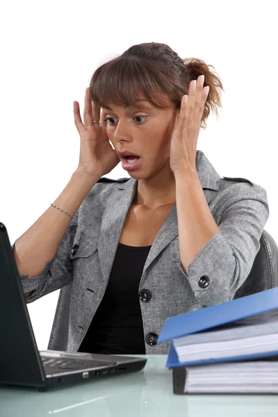 Distressed woman with laptop — Stock Photo, Image