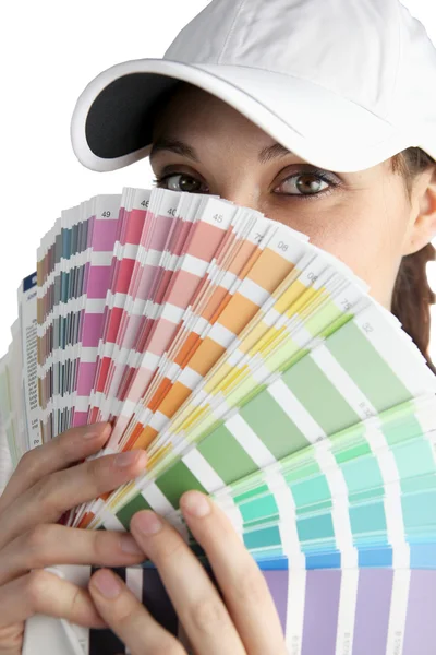 塗料の色見本と女性のデコレータ — ストック写真