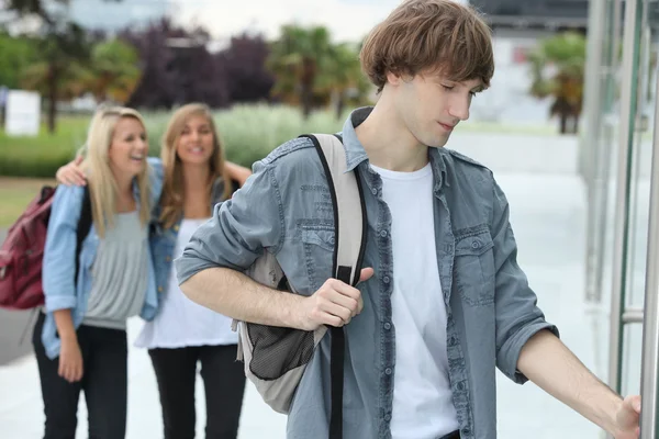 Three teenagers arriving at college — Stock Photo, Image