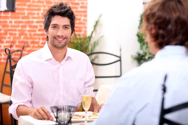 Male couple at restaurant — Stock Photo, Image