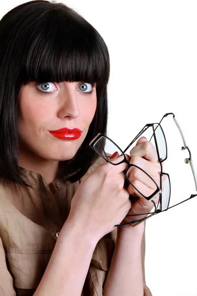 Attraktiv kvinna med många par glasögon — Stockfoto