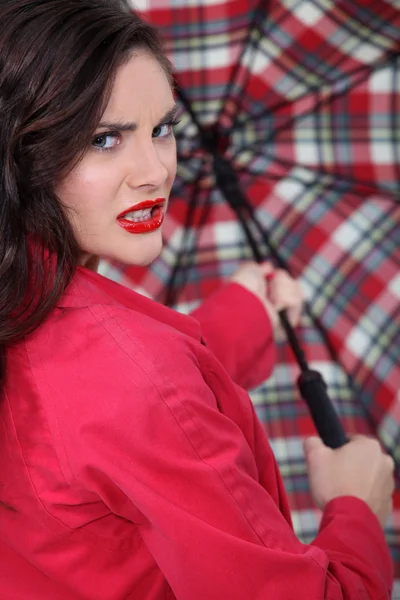 Vacker kvinna med paraply — Stockfoto