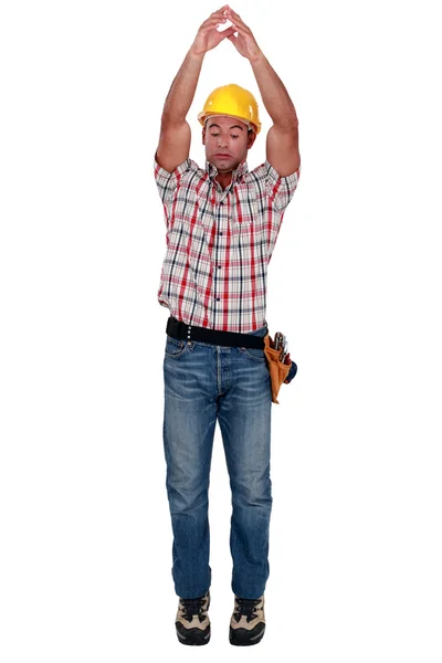 Detaljhandlare att höja armarna över huvudet — Stockfoto