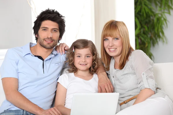 Parents and daughter sat on settee — Stock Photo, Image
