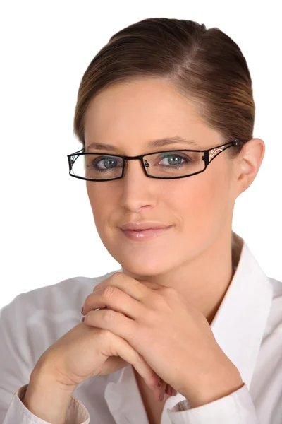 Porträtt av brunett glasögon — Stockfoto