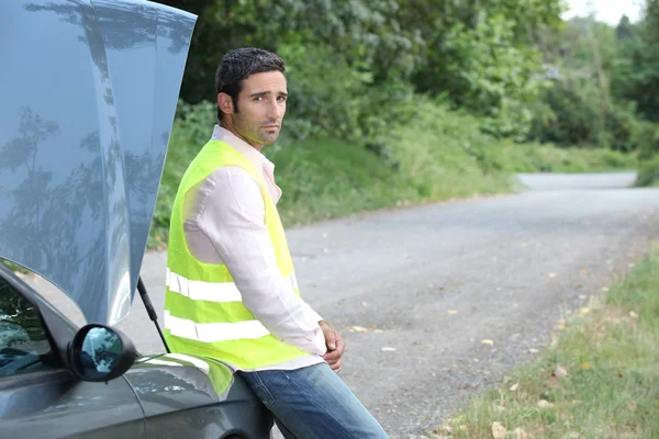 Man waiting for roadside assistance — Stock Photo, Image