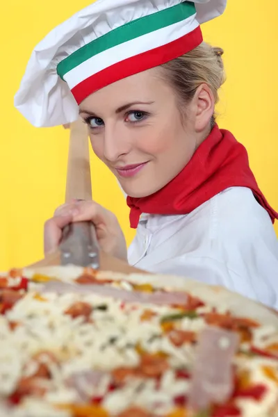 Blonde pizzaiola — Stock Photo, Image