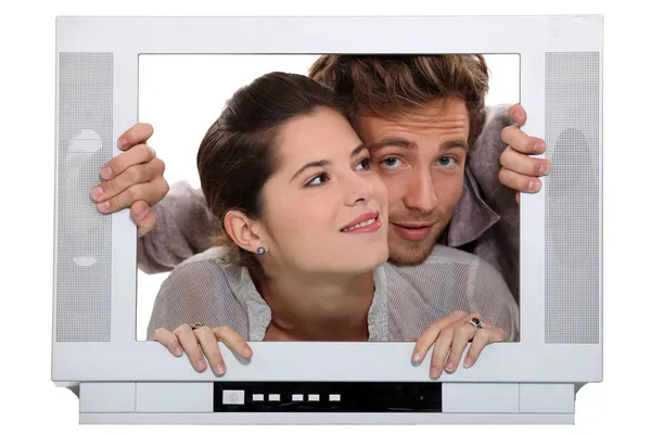 テレビのセットの中のカップル — ストック写真