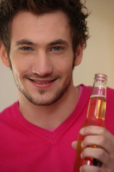 Smiling man with bottle of beer — Stok fotoğraf