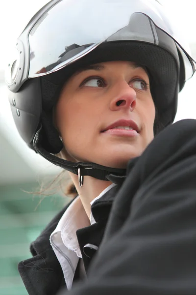 Бізнес-леді на скутері — стокове фото