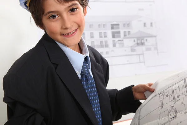 Ładny mały chłopiec przebrany za architekta — Zdjęcie stockowe
