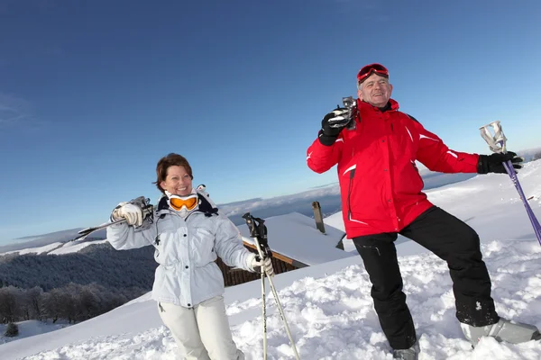 Starsze narciarzy — Zdjęcie stockowe