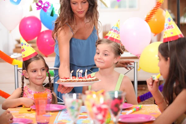 Crianças na festa de aniversário — Fotografia de Stock