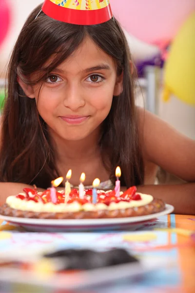 Portret van een meisje op haar verjaardag — Stockfoto