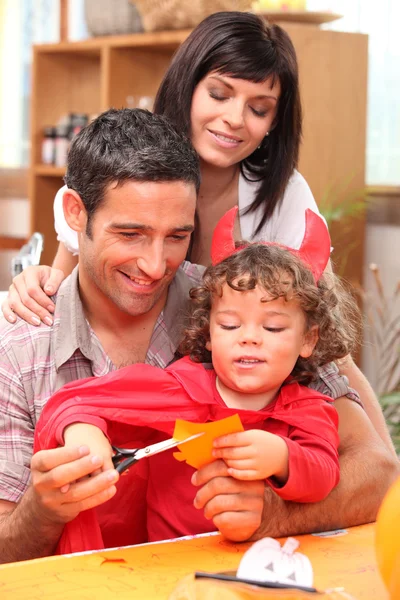 Parents and child preparing for Halloween — Stock Photo, Image