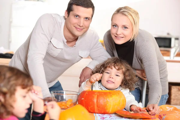 Family carving pumpkins together — Stock Photo, Image