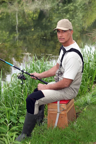 Porträtt av en man som fiske — Stockfoto