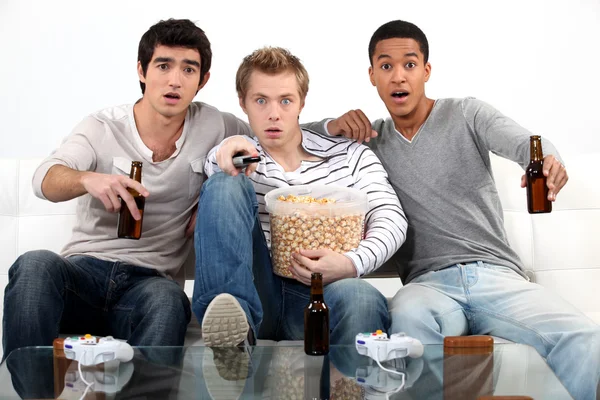 Young men watching a football game — Stock Photo, Image