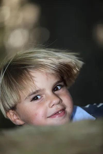 Блондинка хлопчик — стокове фото