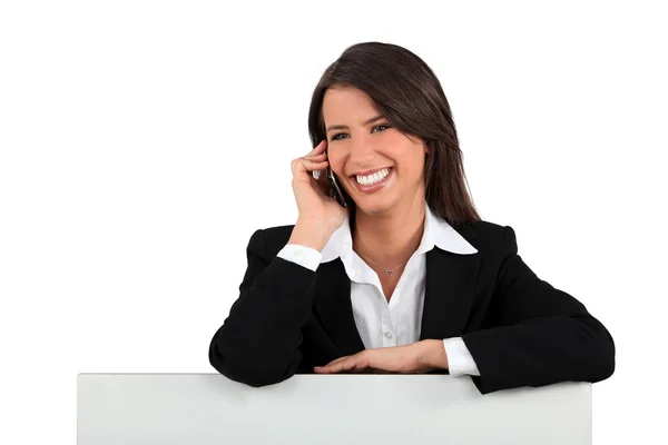 Retrato de uma mulher de negócios ao telefone — Fotografia de Stock