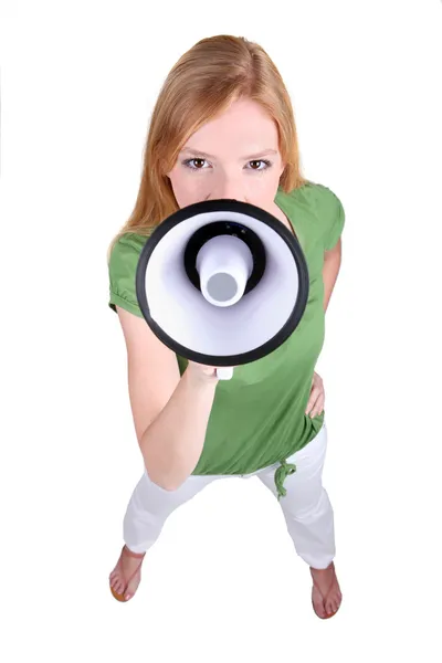 Imbir Ciemnowłosa dziewczyna mówiąc do megafon — Zdjęcie stockowe