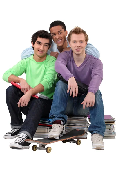 Группа студентов мужского пола — стоковое фото