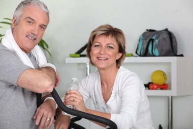 Couple at the gym together clipart