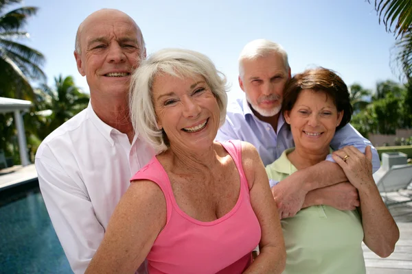 Two senior couples on vacation — Stock Photo, Image