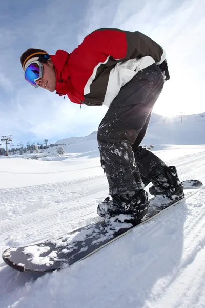 Adrenalina drogada snowboard descendo colina — Fotografia de Stock