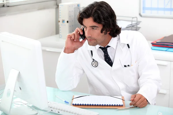 Doctor at his desk — Stock Photo, Image