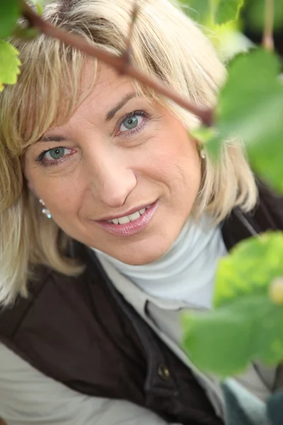 Closeup on a woman's face in a vineyard — Stock Photo, Image