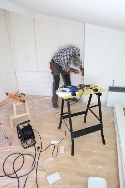 Carpenter hard at work — Stock Photo, Image