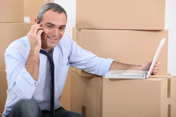 Portrait of a man with moving boxes — Stock Photo, Image