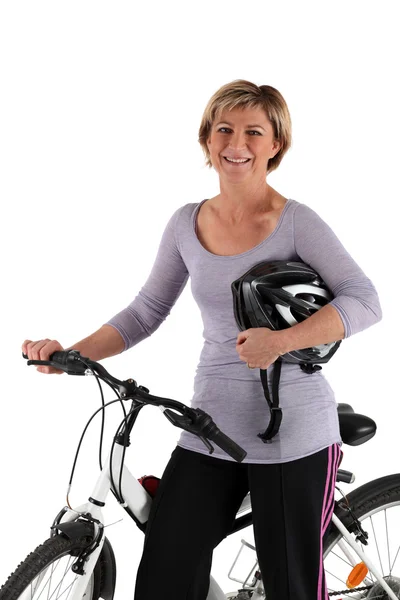 Rubia todas las sonrisas con bicicleta —  Fotos de Stock
