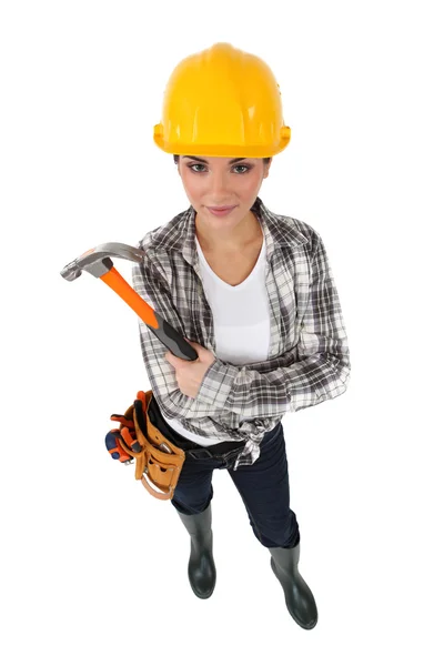 Kvinna anläggning hammare — Stockfoto