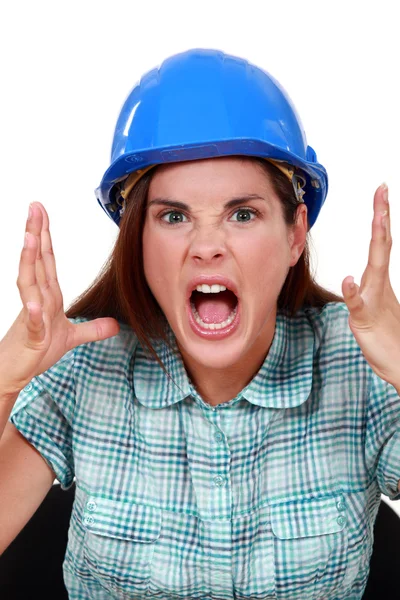 Wütende Handwerkerin schreit — Stockfoto