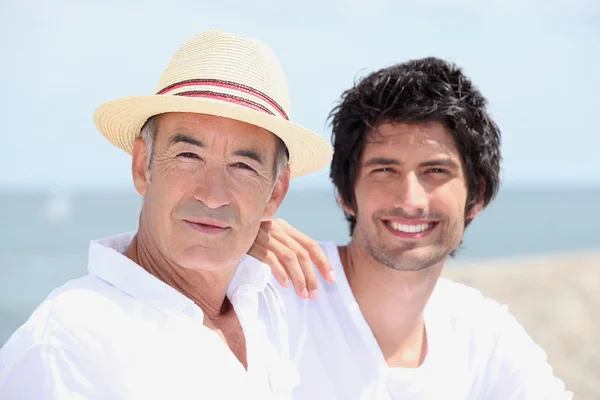 Vater und Sohn gemeinsam im Urlaub — Stockfoto