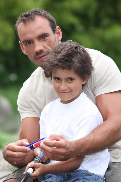 Bir baba ve oğlu Balık tutma — Stok fotoğraf