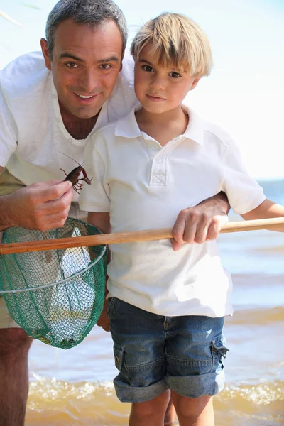 Apa és fia halászat — Stock Fotó