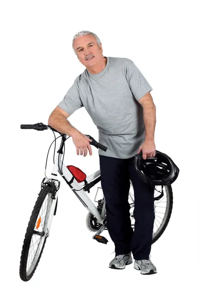 Olgun bir erkek ve bir dağ bisikleti — Stok fotoğraf